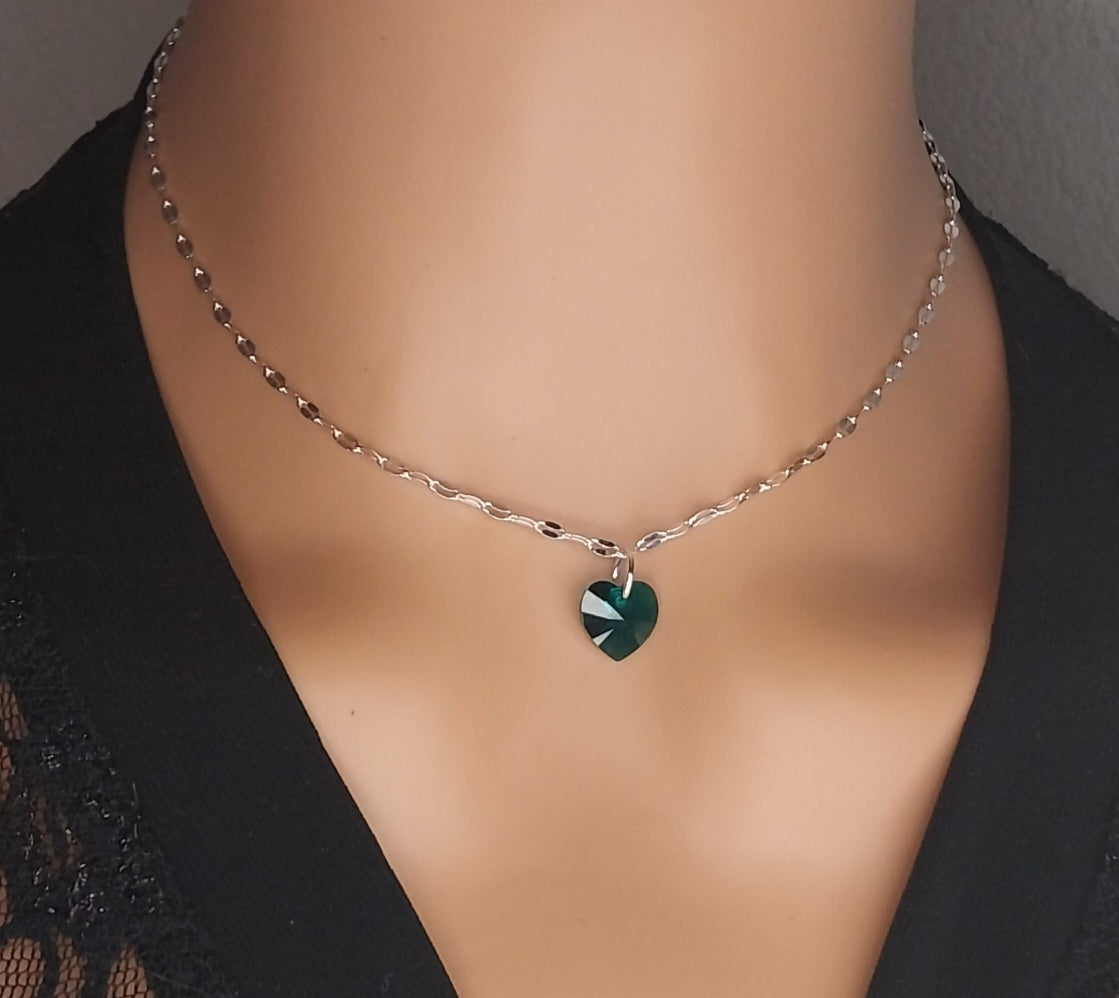 Srebrna verižica 925 , z obeskom Swarovski emerald hearth